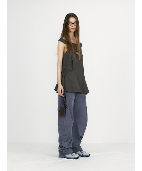 LOW CLASSIC(ロウ クラシック)の「OFF-SHOULDER SHIRRED BLOUSE TOP(シャツ/ブラウス・レディース・カーキ・S)」の13枚目の写真