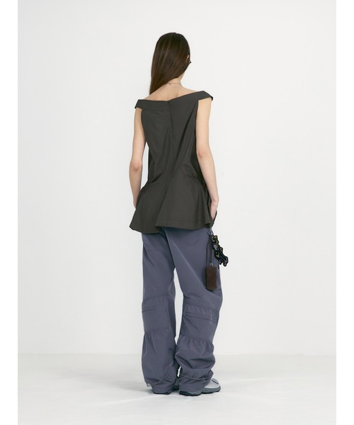 LOW CLASSIC(ロウ クラシック)の「OFF-SHOULDER SHIRRED BLOUSE TOP(シャツ/ブラウス・レディース・カーキ・S)」の14枚目の写真