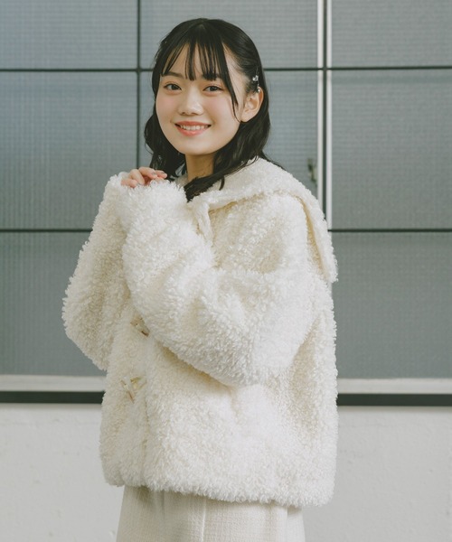 repipi armario（レピピ アルマリオ）の「【girly line】セーラ－モコモコジャケット（ダッフルコート・キッズ・モカ/アイボリー・SMALL/MEDIUM/LARGE）」の6枚目の写真