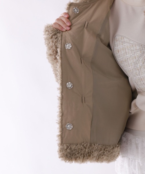 repipi armario（レピピ アルマリオ）の「【girly line】セーラ－モコモコジャケット（ダッフルコート・キッズ・モカ/アイボリー・SMALL/MEDIUM/LARGE）」の15枚目の写真