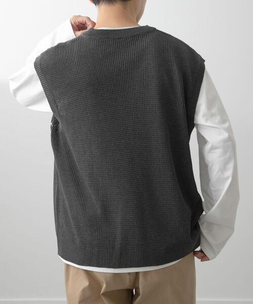 ITEMS URBANRESEARCH（アイテムズ アーバンリサーチ）の「ワッフルニットベスト＋ロングTシャツSET（ニット/セーター・メンズ・ブラック/ベージュ/チャコールグレー・LARGE/MEDIUM）」の7枚目の写真