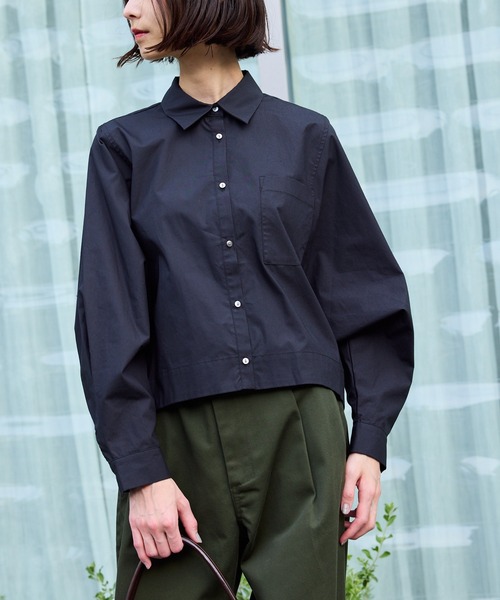 c/est（シーエ）の「c/est/シーエ ANITA アニタ ドルマンスリーブ ロングスリーブシャツ（シャツ/ブラウス・レディース・ブラック/オフホワイト/ブルー・FREE）」の2枚目の写真