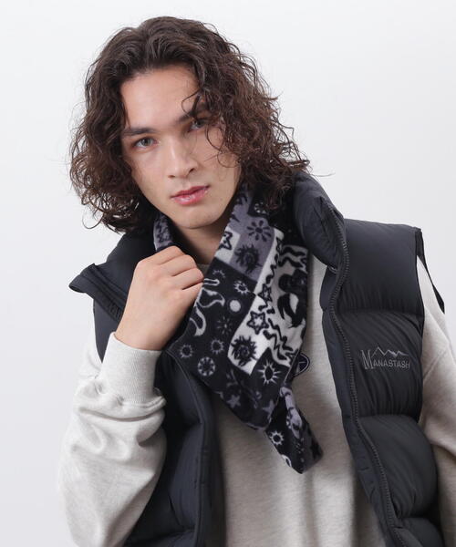 MANASTASH（マナスタッシュ）の「MANASTASH/マナスタッシュ　BANDANA FLEECE MUFFLER/バンダナフリースマフラー（マフラー・メンズ・ネイビー/ブラック・F）」の3枚目の写真