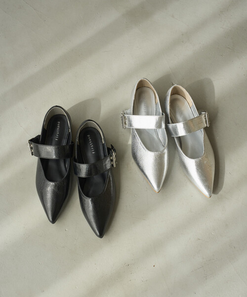 Firsthand(ファーストハンド)の「Firsthand/ファーストハンド ベルト ポインテッド フラットシューズ (22.5~24.5cmサイズ展開)(パンプス・レディース・シルバー/ブラック・MEDIUM/SMALL/LARGE)」の3枚目の写真