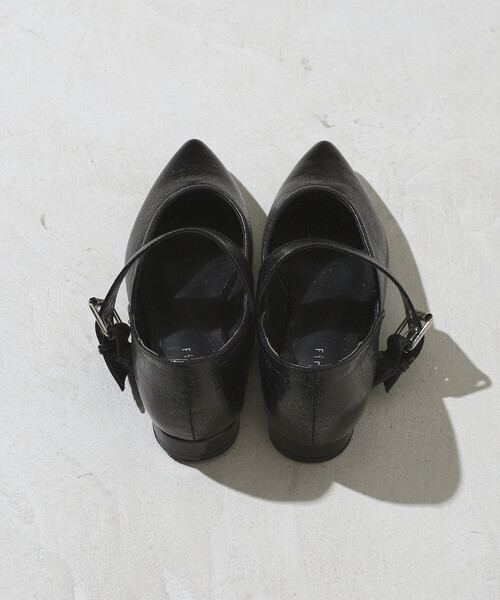 Firsthand(ファーストハンド)の「Firsthand/ファーストハンド ベルト ポインテッド フラットシューズ (22.5~24.5cmサイズ展開)(パンプス・レディース・シルバー/ブラック・MEDIUM/SMALL/LARGE)」の20枚目の写真