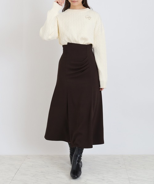 TRUDEA(トルディア)の「ケーブル編みニット(ブローチ付き)(ニット/セーター・レディース・サックスブルー/ホワイト/ブラウン・MEDIUM/LARGE)」の8枚目の写真