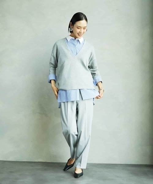 MICHEL KLEIN（ミッシェル・クラン）の「[2WAY]クレリックオーバーサイズストライプシャツ（シャツ/ブラウス・レディース・ブルー/グレイッシュベージュ・38）」の4枚目の写真