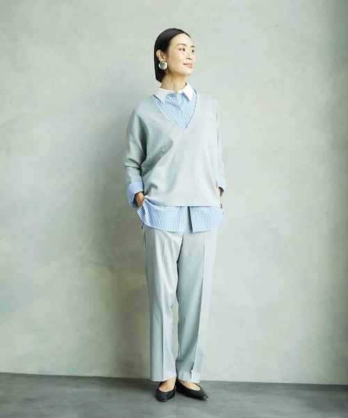 MICHEL KLEIN（ミッシェル・クラン）の「[2WAY]クレリックオーバーサイズストライプシャツ（シャツ/ブラウス・レディース・ブルー/グレイッシュベージュ・38）」の5枚目の写真