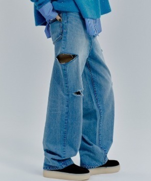 Mila Owen(ミラオーウェン)の「カットアウトダメージセミワイドデニム(デニムパンツ・レディース・ブラック/ライトブルー・0/1/00)」の2枚目の写真