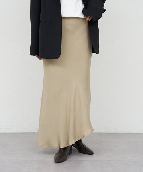 SHENERY（シーナリー）の「ヘムラインマーメイドスカート（スカート・レディース・ベージュ/ブラック・38/36）」の2枚目の写真