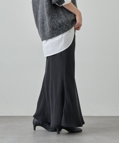 SHENERY（シーナリー）の「ヘムラインマーメイドスカート（スカート・レディース・ベージュ/ブラック・38/36）」の13枚目の写真