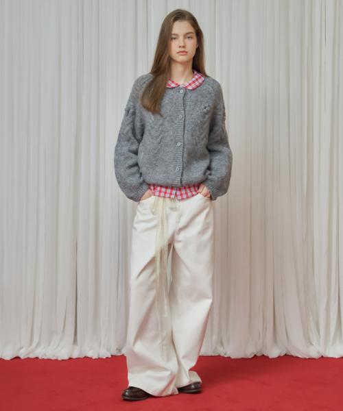 RONRON(ロンロン)の「HANDMADE FLOWER CABLE PUFF KNIT CARDIGAN GREY(カーディガン/ボレロ・レディース・その他・FREE)」の3枚目の写真