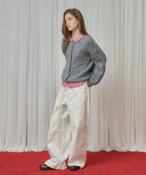 RONRON(ロンロン)の「HANDMADE FLOWER CABLE PUFF KNIT CARDIGAN GREY(カーディガン/ボレロ・レディース・その他・FREE)」の4枚目の写真