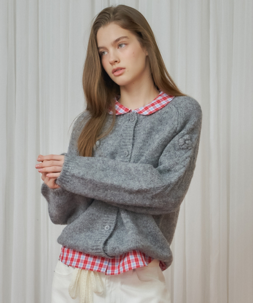 RONRON(ロンロン)の「HANDMADE FLOWER CABLE PUFF KNIT CARDIGAN GREY(カーディガン/ボレロ・レディース・その他・FREE)」の5枚目の写真
