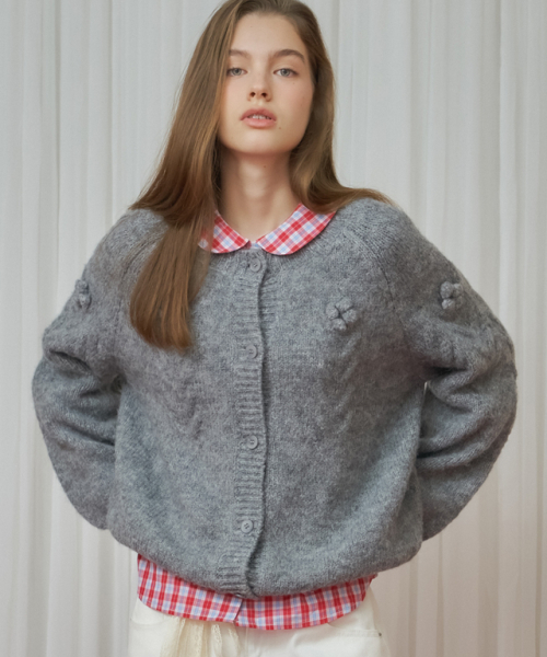 RONRON(ロンロン)の「HANDMADE FLOWER CABLE PUFF KNIT CARDIGAN GREY(カーディガン/ボレロ・レディース・その他・FREE)」の6枚目の写真