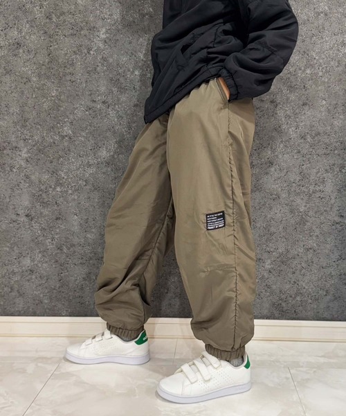 SHISKY(シスキー)の「【SHISKY / シスキー】裏フリース デイリー ジョガーパンツ 裾ゴム付き キッズ(その他パンツ・キッズ・カーキ/ブラック/ベージュ/チャコール・110/120/130/140/150/160)」の8枚目の写真