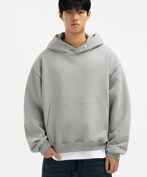 UNDEROFF(アンダーオフ)の「オーバーサイズセミクロップスナップフードチャコール(パーカー・メンズ・チャコール・SMALL/MEDIUM/LARGE/X-LARGE)」の6枚目の写真