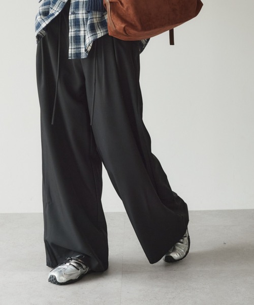 KUREN(クレン)の「紐ベルト付きタックワイドパンツ(その他パンツ・レディース・ブラック/ライトグレー/グレー/チャコールグレー・S/M)」の1枚目の写真