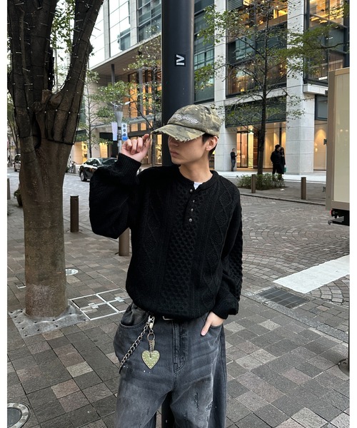 kutir（クティール）の「HENLEY NECK SILVER BUTTON CABLE KNIT／ヘンリーネックシルバーボタンケーブルニット（ニット/セーター・メンズ・ブラック/ベージュ/ブラウン/ボルドー・MEDIUM/LARGE）」の9枚目の写真