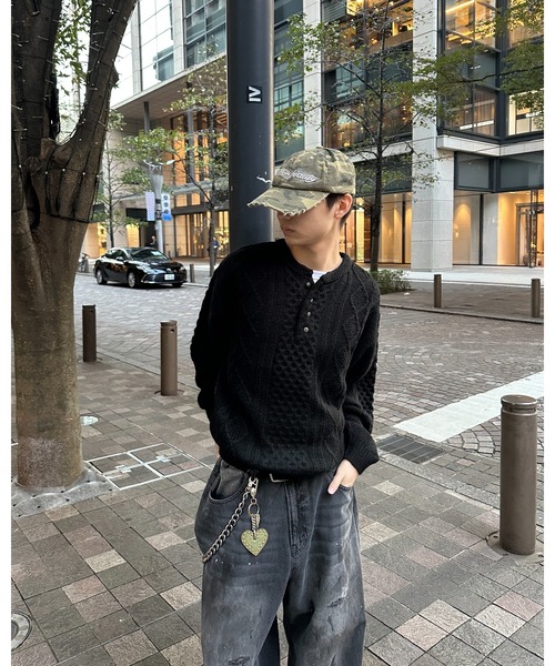 kutir（クティール）の「HENLEY NECK SILVER BUTTON CABLE KNIT／ヘンリーネックシルバーボタンケーブルニット（ニット/セーター・メンズ・ブラック/ベージュ/ブラウン/ボルドー・MEDIUM/LARGE）」の8枚目の写真