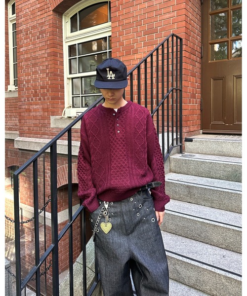 kutir（クティール）の「HENLEY NECK SILVER BUTTON CABLE KNIT／ヘンリーネックシルバーボタンケーブルニット（ニット/セーター・メンズ・ブラック/ベージュ/ブラウン/ボルドー・MEDIUM/LARGE）」の5枚目の写真