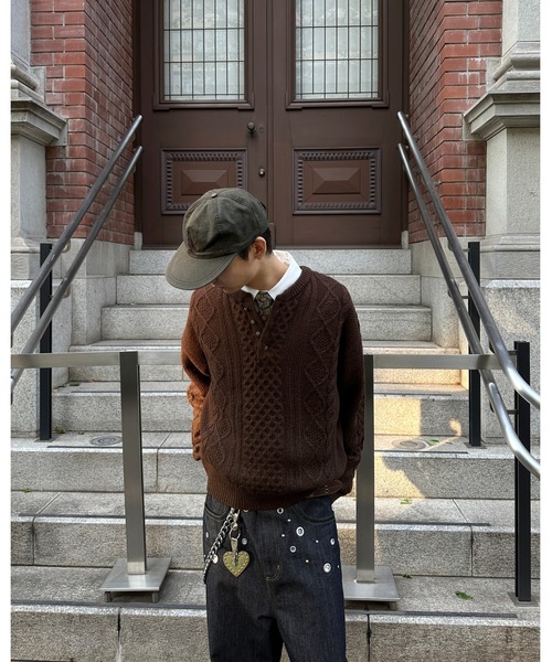 kutir（クティール）の「HENLEY NECK SILVER BUTTON CABLE KNIT／ヘンリーネックシルバーボタンケーブルニット（ニット/セーター・メンズ・ブラック/ベージュ/ブラウン/ボルドー・MEDIUM/LARGE）」の18枚目の写真