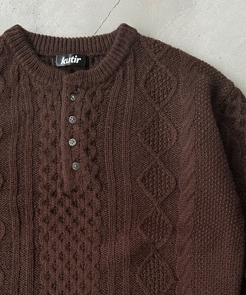 kutir（クティール）の「HENLEY NECK SILVER BUTTON CABLE KNIT／ヘンリーネックシルバーボタンケーブルニット（ニット/セーター・メンズ・ブラック/ベージュ/ブラウン/ボルドー・MEDIUM/LARGE）」の10枚目の写真