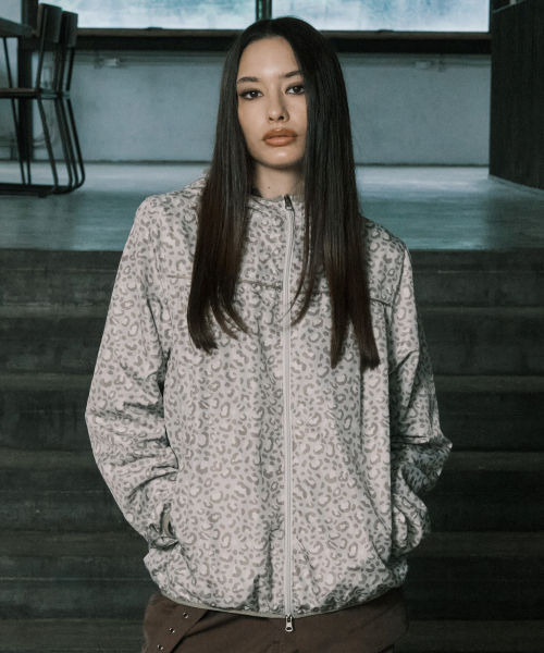 NYXX(エヌワイエックスエックス)の「SHIRRING WINDBREAKER BEIGE(ナイロンジャケット・レディース・その他・SMALL/MEDIUM)」の3枚目の写真