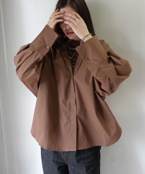 CORNERS(コーナーズ)の「ブロードギャザードルマンブラウス(シャツ/ブラウス・レディース・ブラック/チャコールグレー/ブルー/ホワイト/ブラウン・M)」の4枚目の写真