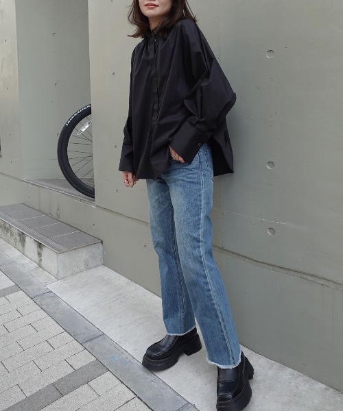 CORNERS(コーナーズ)の「ブロードギャザードルマンブラウス(シャツ/ブラウス・レディース・ブラック/チャコールグレー/ブルー/ホワイト/ブラウン・M)」の10枚目の写真