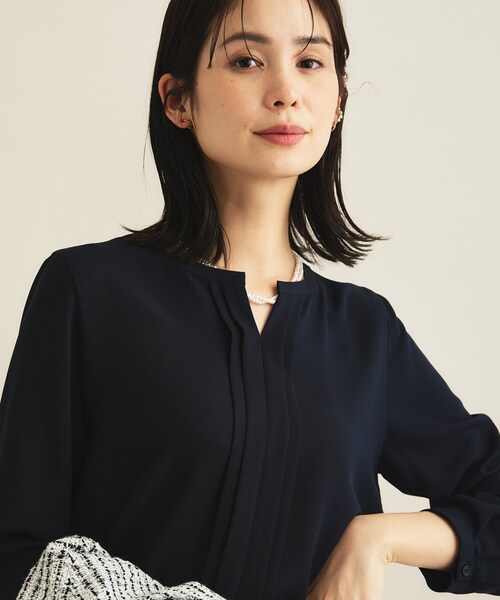 INDIVI（インディヴィ）の「【洗える／透けにくい】ジオメ柄プリントブラウス（シャツ/ブラウス・レディース・サックスブルー系/ベージュ系その他4/ホワイト/ネイビー・38/36/19/15 /40/13/05）」の4枚目の写真