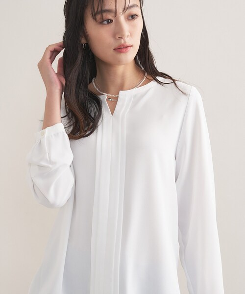 INDIVI（インディヴィ）の「【洗える／透けにくい】ジオメ柄プリントブラウス（シャツ/ブラウス・レディース・サックスブルー系/ベージュ系その他4/ホワイト/ネイビー・38/36/19/15 /40/13/05）」の2枚目の写真