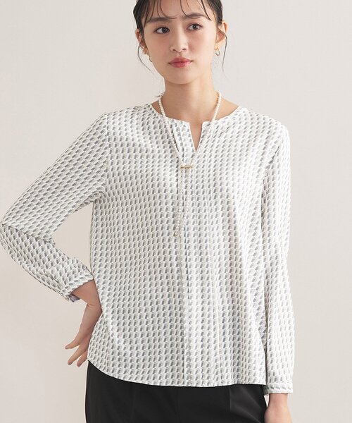 INDIVI（インディヴィ）の「【洗える／透けにくい】ジオメ柄プリントブラウス（シャツ/ブラウス・レディース・サックスブルー系/ベージュ系その他4/ホワイト/ネイビー・38/36/19/15 /40/13/05）」の16枚目の写真