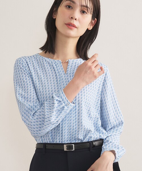 INDIVI（インディヴィ）の「【洗える／透けにくい】ジオメ柄プリントブラウス（シャツ/ブラウス・レディース・サックスブルー系/ベージュ系その他4/ホワイト/ネイビー・38/36/19/15 /40/13/05）」の19枚目の写真
