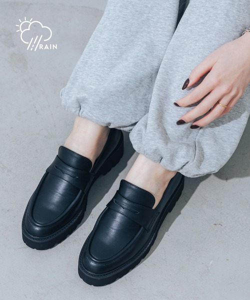EVOL(イーボル)の「【美脚効果・22.0-25.0cm展開】トラックソール厚底ローファー JA5985(レインシューズ・レディース・ブラック/ブラック系その他・22.0cm/22.5cm/25.0cm/23.0cm/23.5cm/24.0cm/24.5cm)」の21枚目の写真