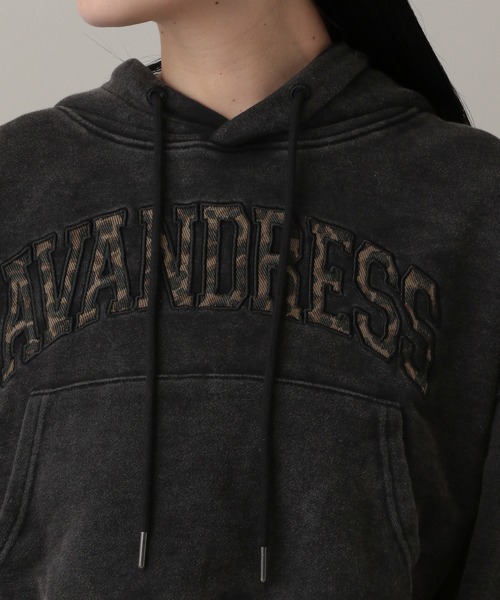 AVANDRESS(アバンドレス )の「AVANDRESS/レオパードロゴフーディ―(スウェット・レディース・ブラック・SMALL)」の15枚目の写真