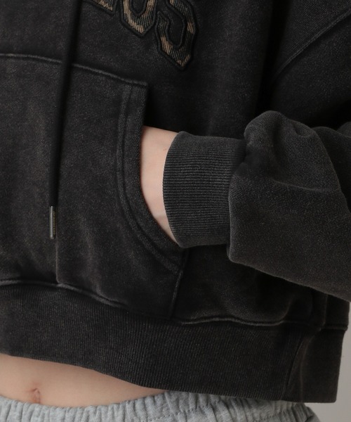 AVANDRESS(アバンドレス )の「AVANDRESS/レオパードロゴフーディ―(スウェット・レディース・ブラック・SMALL)」の12枚目の写真