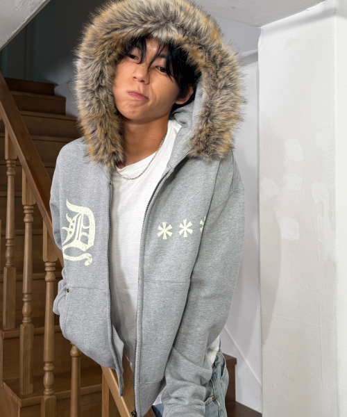 AMOU（アモウ）の「AMOU Fur Hoodie Zip-Up GREY（パーカー・レディース・その他・2/1）」の7枚目の写真