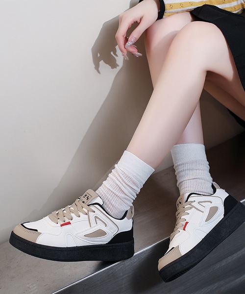 Lace Ladies（レースレディース）の「配色 デザイン 厚底 コート スニーカー（スニーカー・レディース・グレー/ブラック・23cm/23.5cm/24cm/24.5cm/25cm）」の4枚目の写真