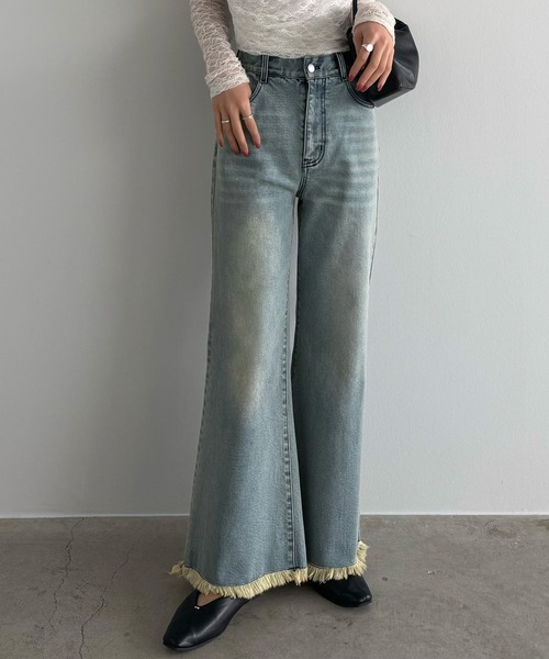 callautia(カラウティア)の「セミワイドフレアデニムパンツ(デニムパンツ・レディース・ブラック/ライトブルー/ワンウォッシュ・LARGE/MEDIUM/SMALL)」の1枚目の写真