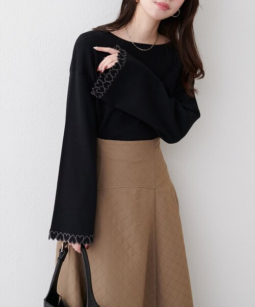 natural couture(ナチュラルクチュール)の「お袖ハートショート丈ニットプルオーバー(ニット/セーター・レディース・アイボリー/ピンク/サックスブルー/ブラック・FREE)」の1枚目の写真