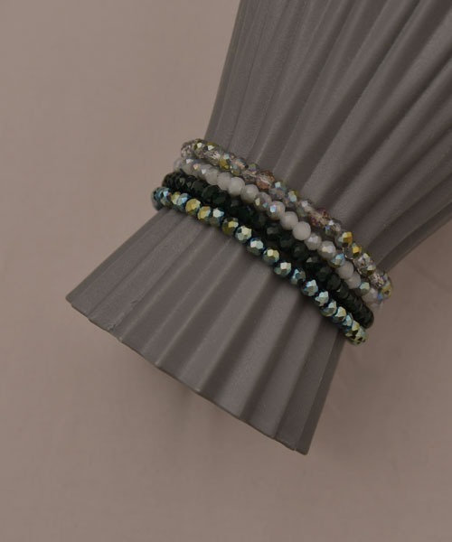 Mayree(メイリー)の「【resonance】カラービーズ ブレスレット/ヘアゴム【4個セット/7色展開/2way】(ヘアゴム・レディース・ブルー系/ブラック系/グリーン系/パープル系/ネイビー系/グレー系/ホワイト系・FREE)」の2枚目の写真