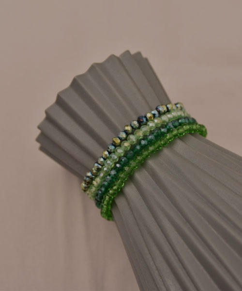 Mayree(メイリー)の「【resonance】カラービーズ ブレスレット/ヘアゴム【4個セット/7色展開/2way】(ヘアゴム・レディース・ブルー系/ブラック系/グリーン系/パープル系/ネイビー系/グレー系/ホワイト系・FREE)」の4枚目の写真