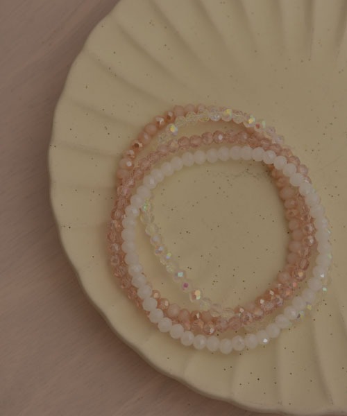 Mayree(メイリー)の「【resonance】カラービーズ ブレスレット/ヘアゴム【4個セット/7色展開/2way】(ヘアゴム・レディース・ブルー系/ブラック系/グリーン系/パープル系/ネイビー系/グレー系/ホワイト系・FREE)」の9枚目の写真