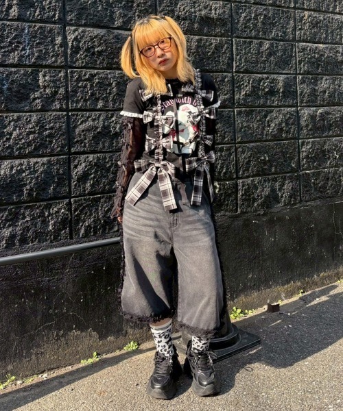 Candy Stripper（キャンディストリッパー）の「FRILL LINE DENIM HALF パンツ（デニムパンツ・レディース・ブラック/ブルー系その他・FREE）」の21枚目の写真