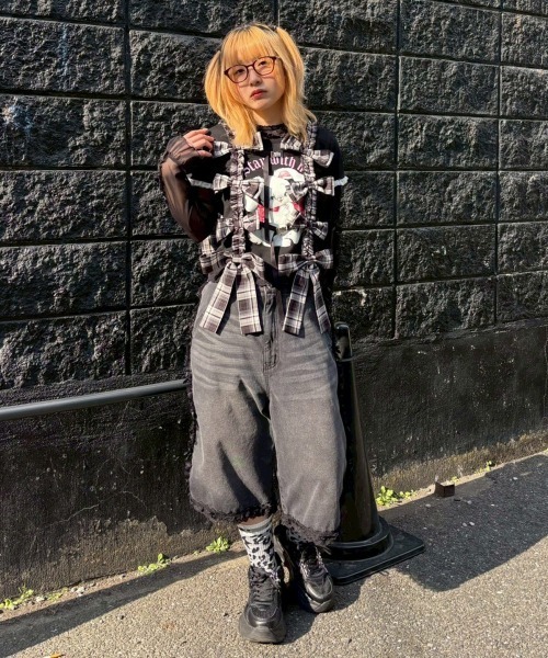 Candy Stripper（キャンディストリッパー）の「FRILL LINE DENIM HALF パンツ（デニムパンツ・レディース・ブラック/ブルー系その他・FREE）」の22枚目の写真