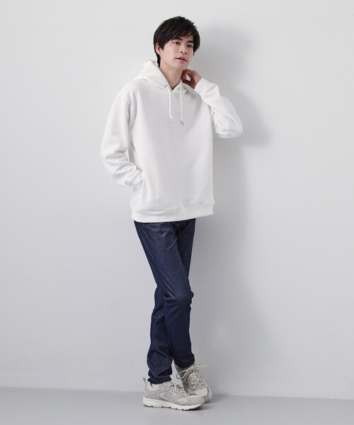 THE SHOP TK (ザ ショップ ティーケー )の「【さりげない表情が、品よく映える。】ふくれジャカードパーカ(パーカー・メンズ・ライトグレー/オフホワイト・04/02/03)」の5枚目の写真