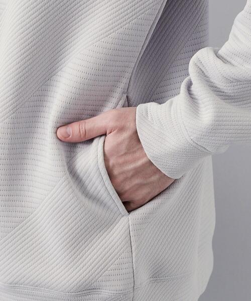 THE SHOP TK (ザ ショップ ティーケー )の「【さりげない表情が、品よく映える。】ふくれジャカードパーカ(パーカー・メンズ・ライトグレー/オフホワイト・04/02/03)」の18枚目の写真