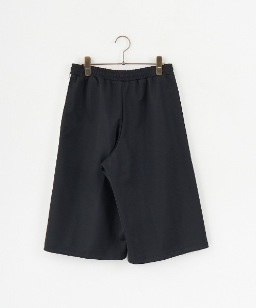 FRED PERRY（フレッドペリー）の「[FRED PERRY/フレッドペリー] トラックテープデザイン ワンポイントロゴ刺繍 ショートトラックパンツ（その他パンツ・レディース・ブラック・10）」の5枚目の写真