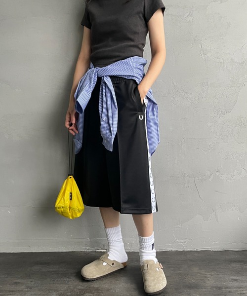 FRED PERRY（フレッドペリー）の「[FRED PERRY/フレッドペリー] トラックテープデザイン ワンポイントロゴ刺繍 ショートトラックパンツ（その他パンツ・レディース・ブラック・10）」の13枚目の写真